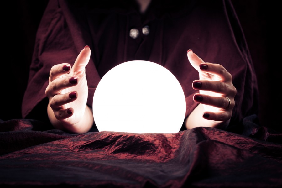 Peut-on prédire l'avenir avec la boule de cristal oui non ?